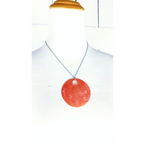 Vintage round ocean beach shell butterfly chain necklace - Picture 4 of 4